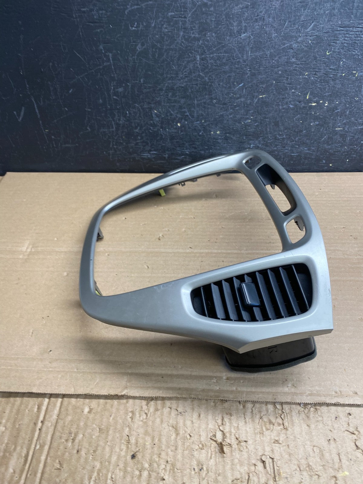 2001-2007 Toyota Highlander Radio Climate Dash Trim Bezel Air Vent AG0112 DG1