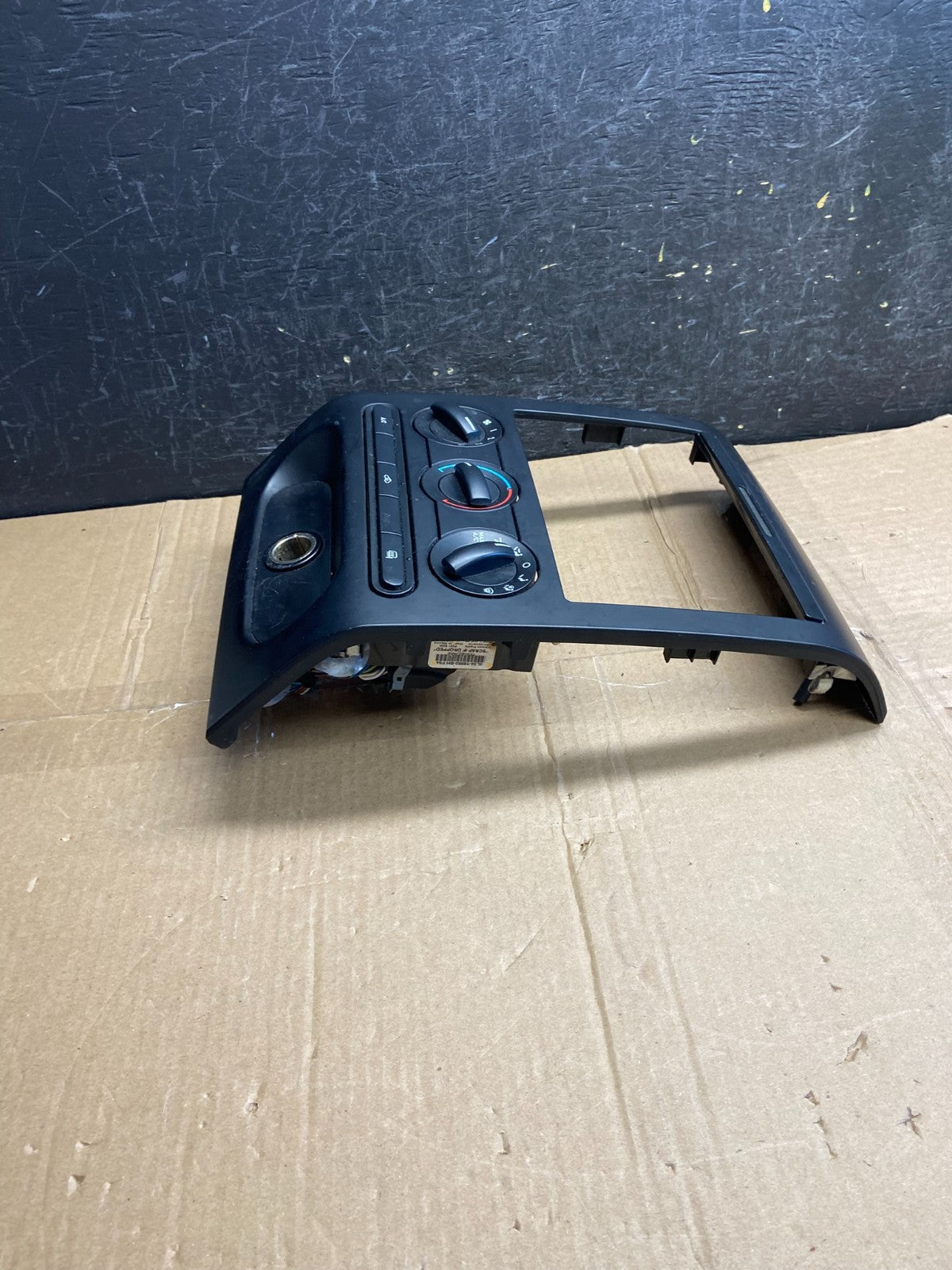 2004 to 2008 Ford F150 Radio Climate Dash Bezel Surround Black af2766 DG2