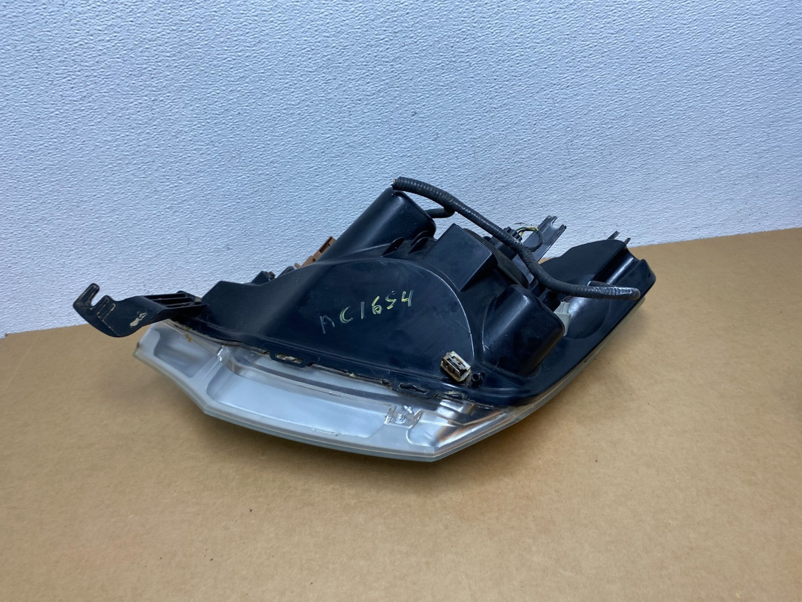 2008 2009 2010 2011 Ford Focus Right Passenger Rh Side Headlight AC1654 DW10