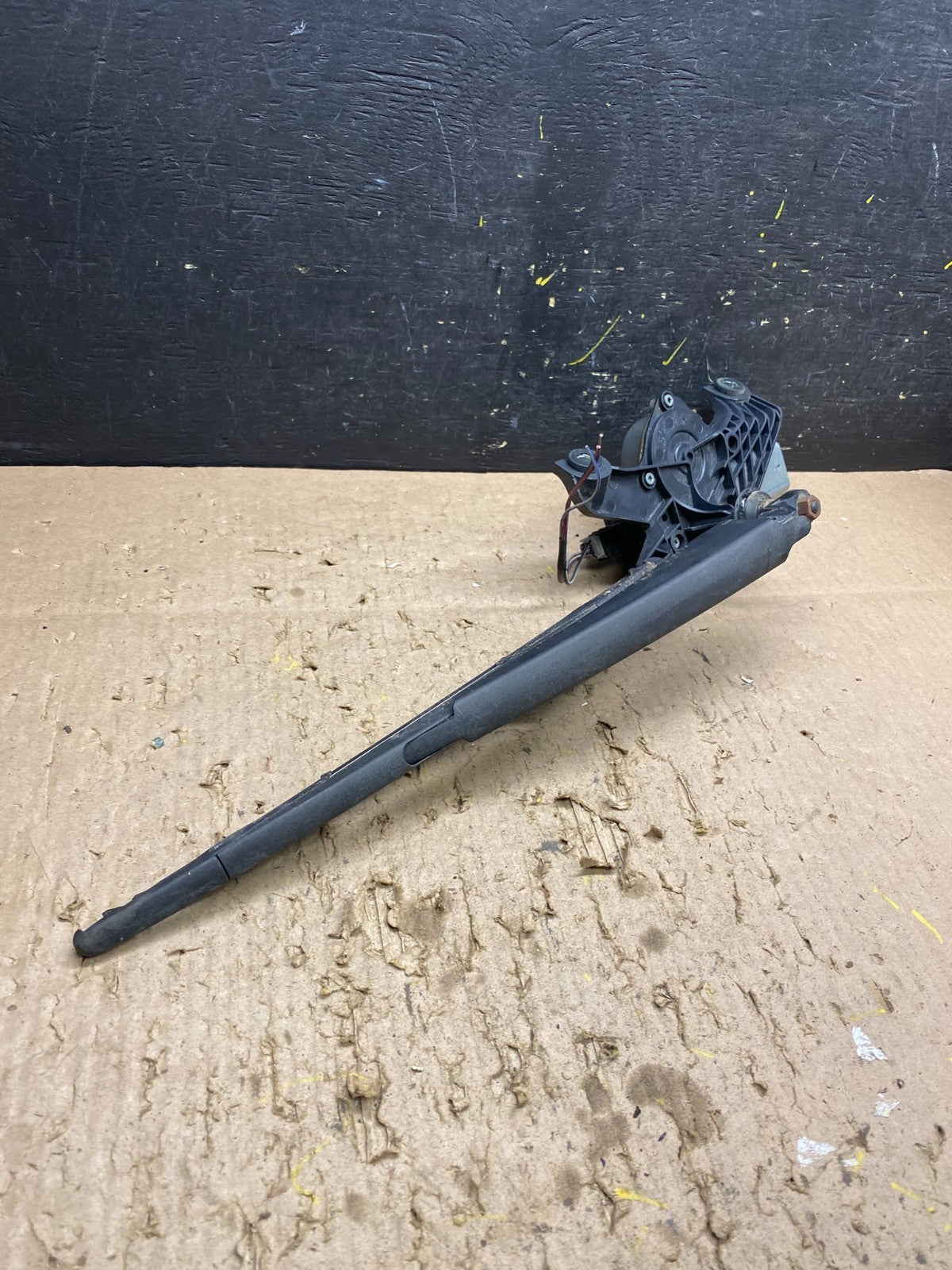 2011 to 2014 Ford Edge Licnoln MKX Rear Windshield Wiper Motor T8643 DG2