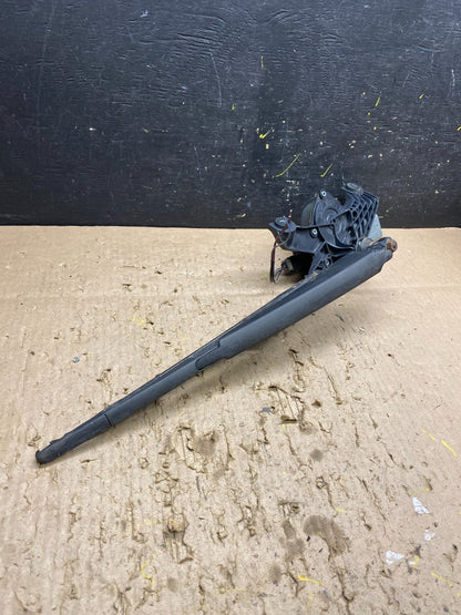 2011 to 2014 Ford Edge Licnoln MKX Rear Windshield Wiper Motor T8643 DG2