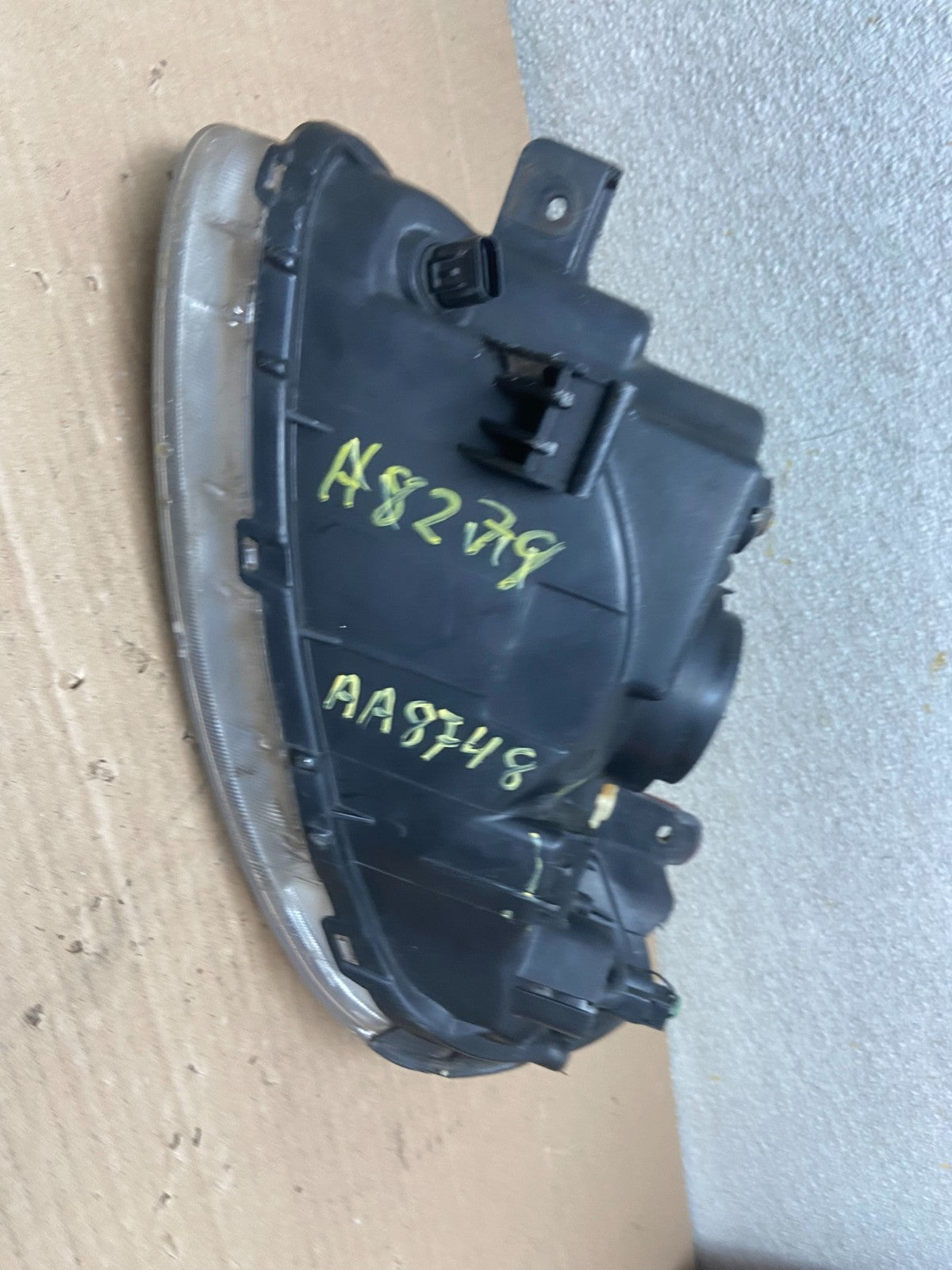 2003 to 2006 Hyundai Accent  Right Passenger  Halogen Headlight AA8748 DG5