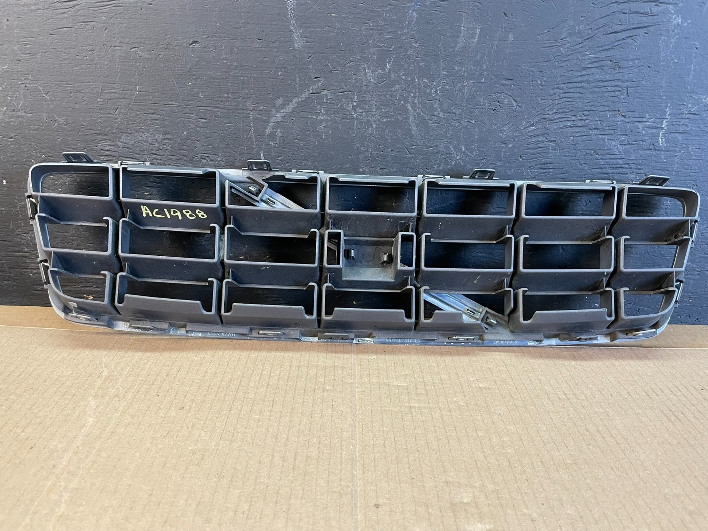 2001 to 2004 Volvo XC70 Front Upper Grill Grille AC19884