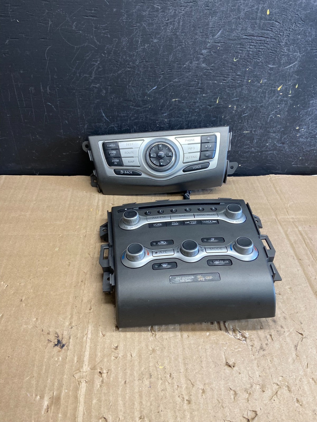 2009 - 2010 Nissan Murano AM FM Radio CD Climate Control Panel AE1826 DG0