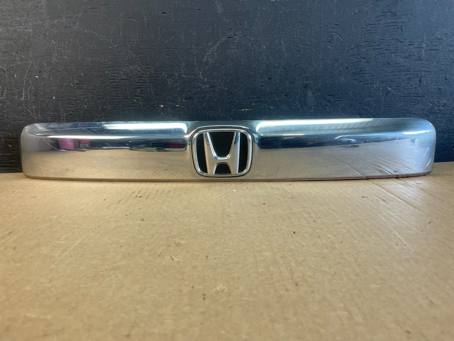2009-2015 Honda Pilot Tailgate Trunk Handle Bezel Molding W/O Camera AD0198 DG0
