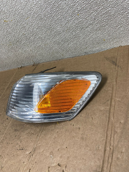 2000 - 2001 Toyota Camry Front Left Driver Lh Turn Signal AA2782 DW1