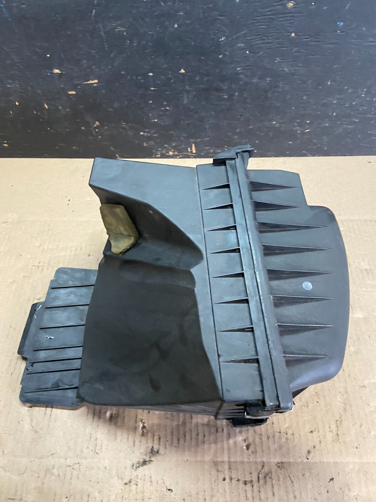 2002 to 2008 BMW 7 E65 E66 750Li 750i Right Side Air Cleaner Intake Box o0594 DG2