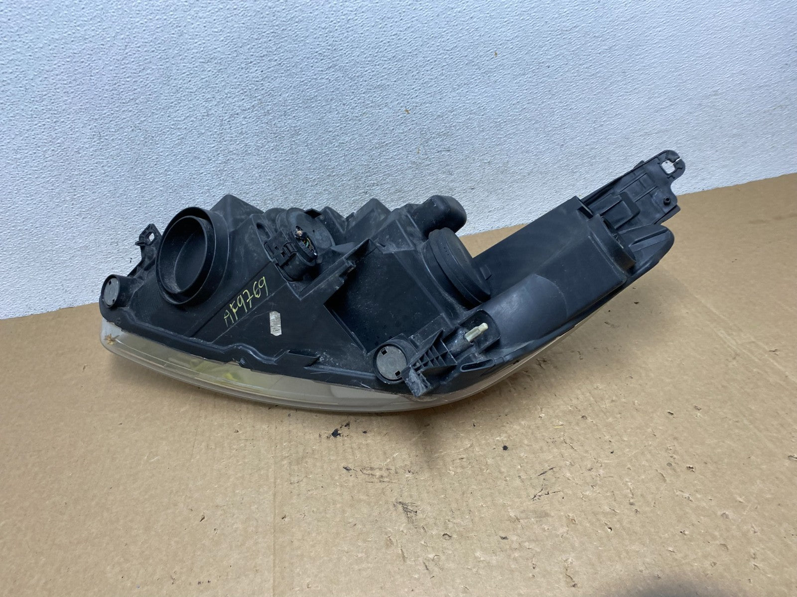 2013 to 2016 Ford C-MAX Right Passenger Side Headlight AF9769 DW7