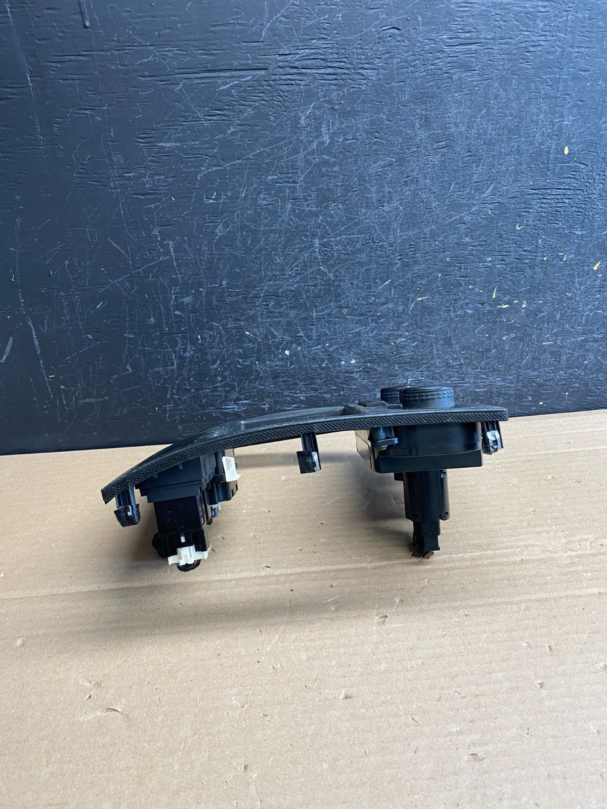 2003-2006 Hyundai Tiburon Center Radio Climate Control Air Vent Bezel AG0063 DG1