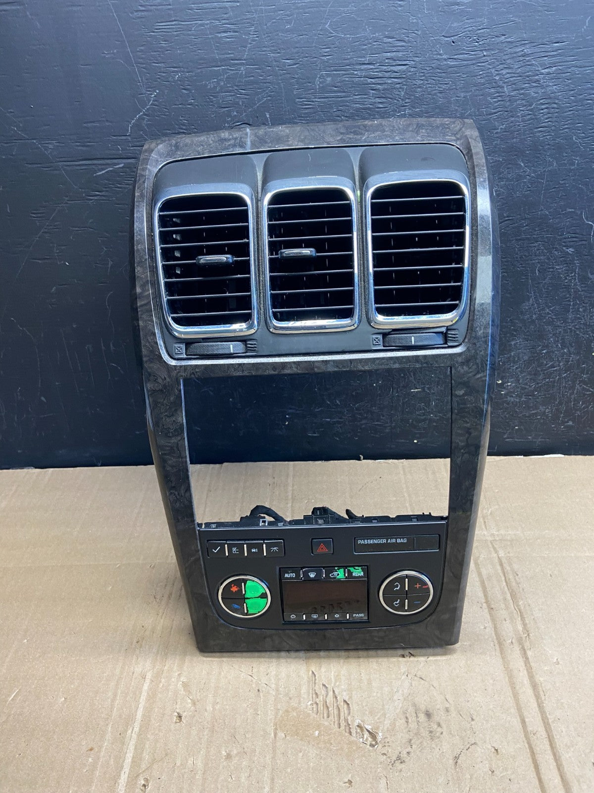 2007 - 2012 GMC Acadia A/C Heater Climate Control Radio Panel Bezel OE AD7252 DG0
