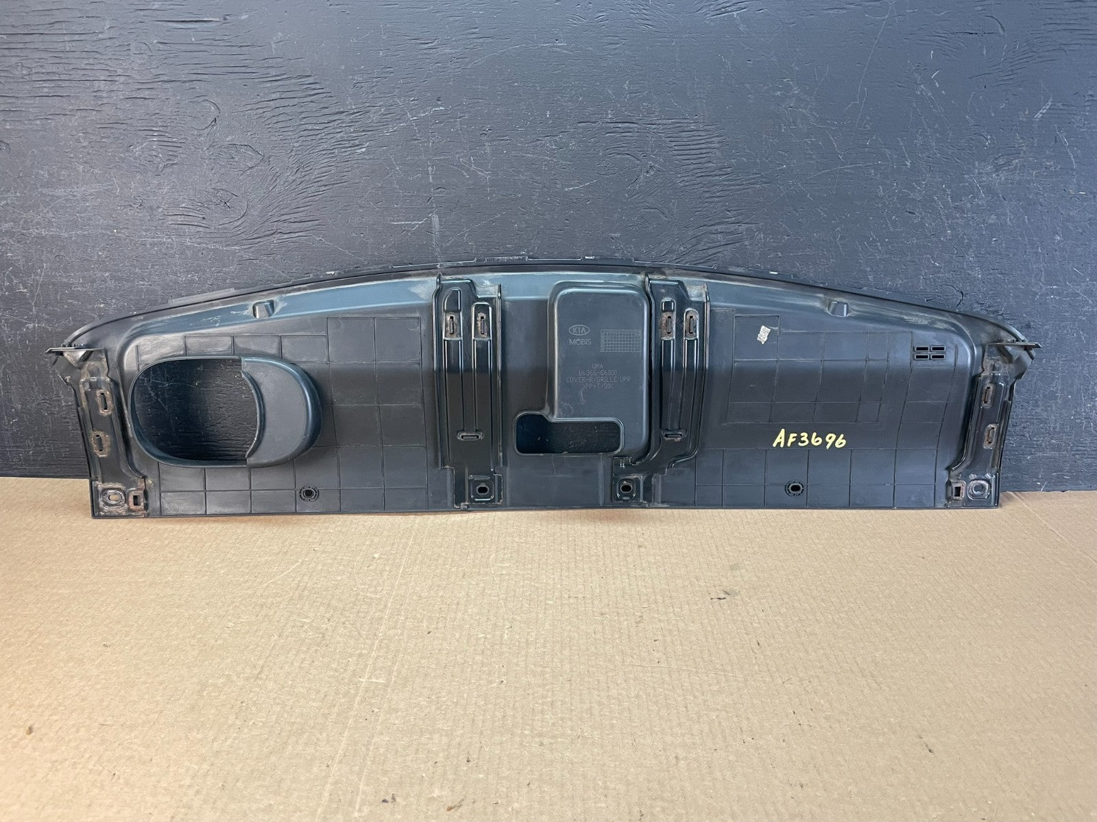 2016 to 2018 Kia Sorento Front Radiator Grille Top Cover Panel AF3696 DG3
