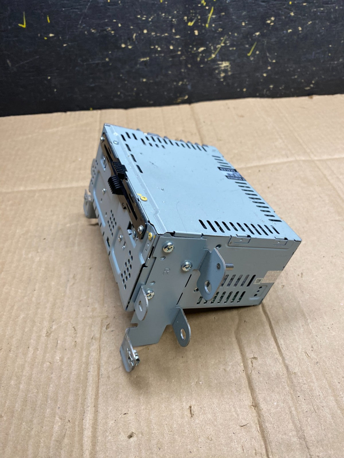 2013 to  2015 Lincoln Mkt Am Fm Cd Player Radio Receiver AA4622 DG2