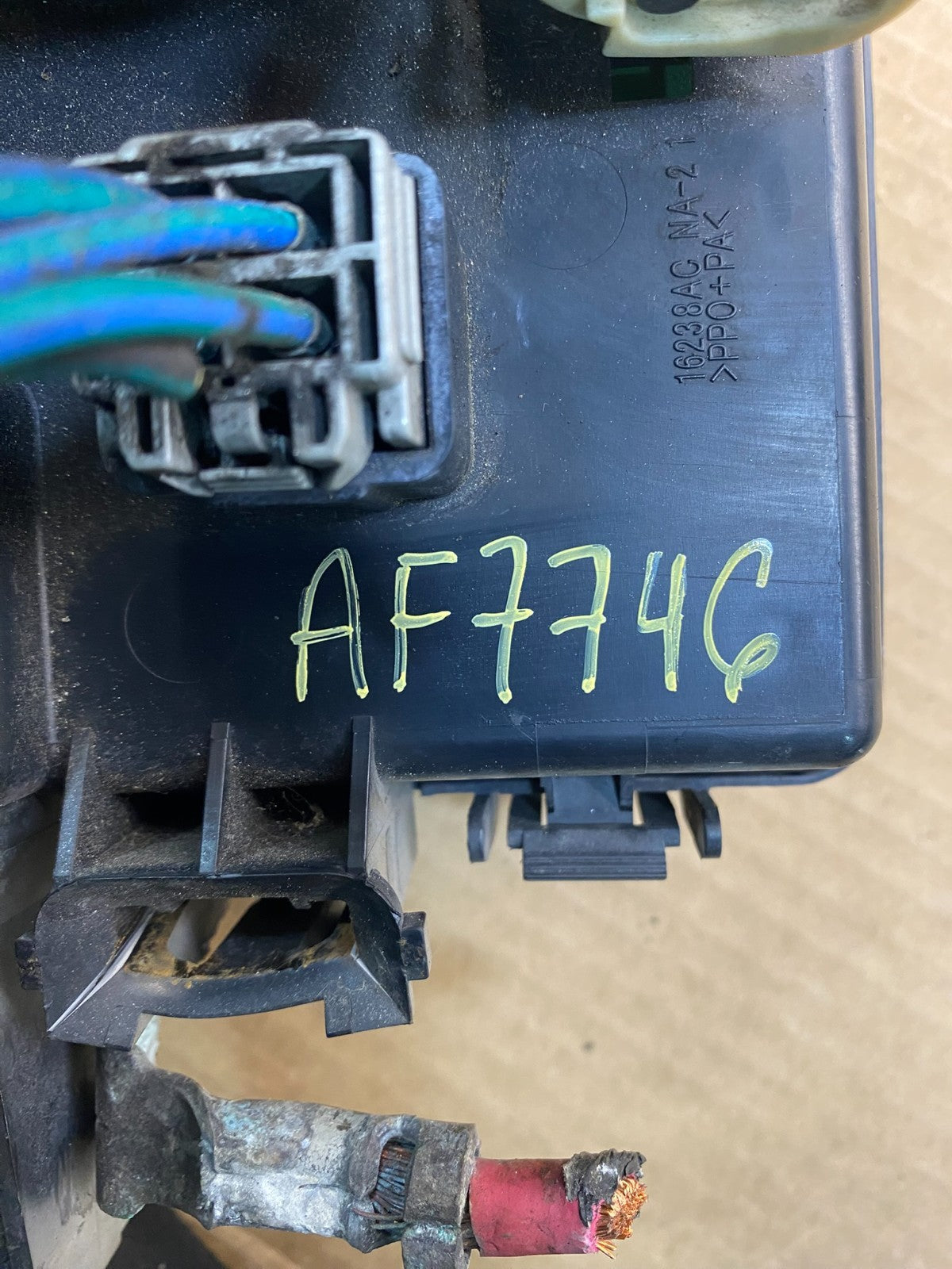 2006 2007 Chrysler 300 Totally Integrated Power Module Fuse Box TIPM AF7746 DG7