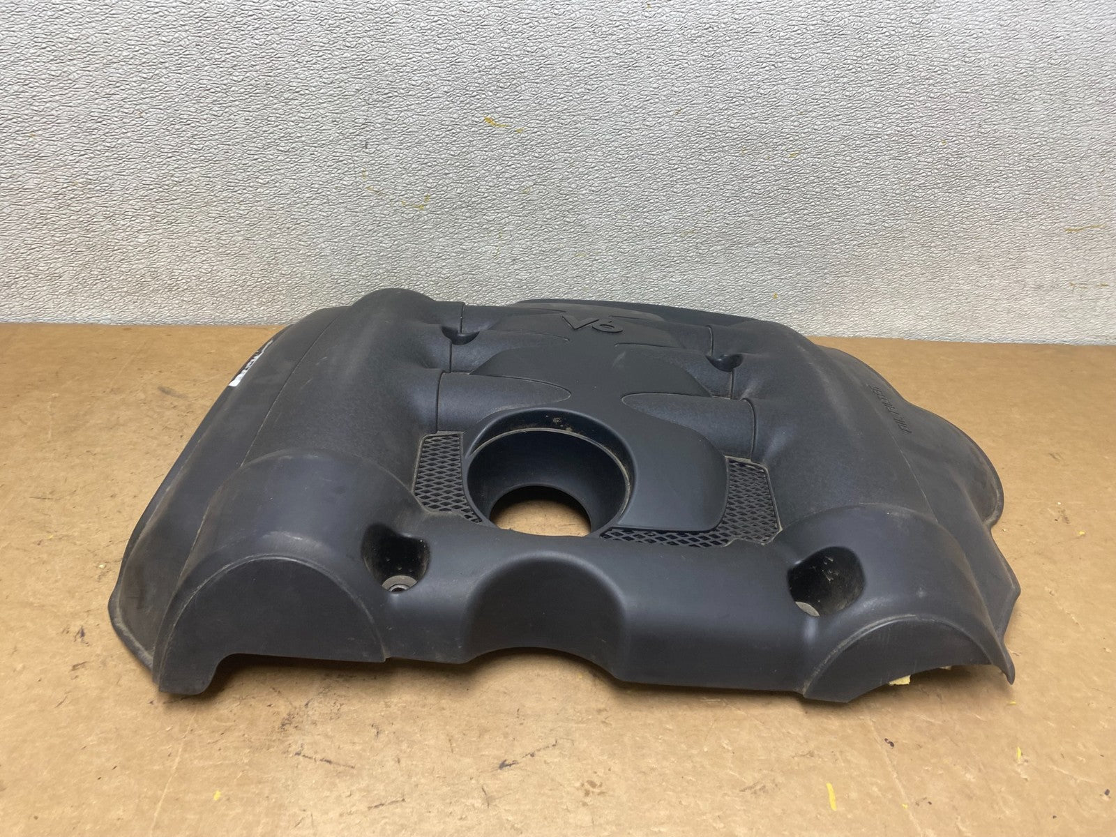 2010 Kia Sedona V6 3.8L Engine Motor Cover X5598 DG0