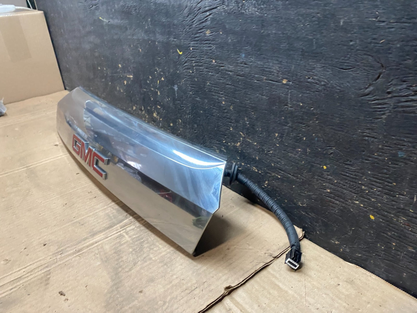 2011-2015 GMC Terrain Tailgate Liftgate Chrome Finish Molding Camera w2089 DG1