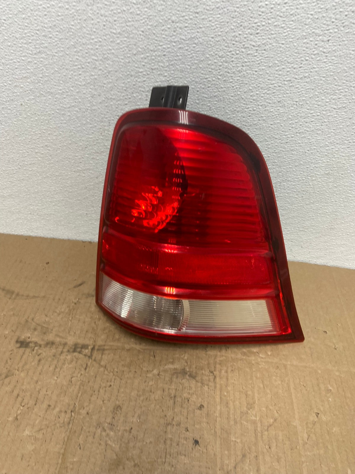 2004 to 2007 Ford Freestar Right Passenger RH Side Tail Light Oem AB8349 LK0
