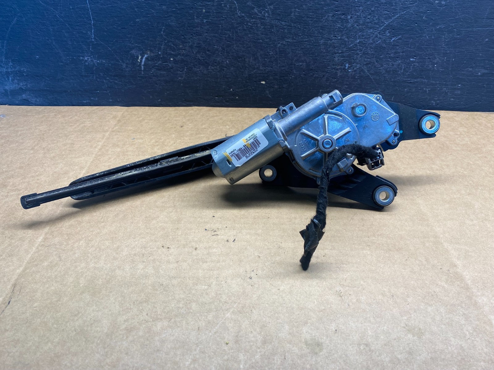2020 to 2023 Ford Explorer Rear Windshield Wiper Motor ad7468 DG5
