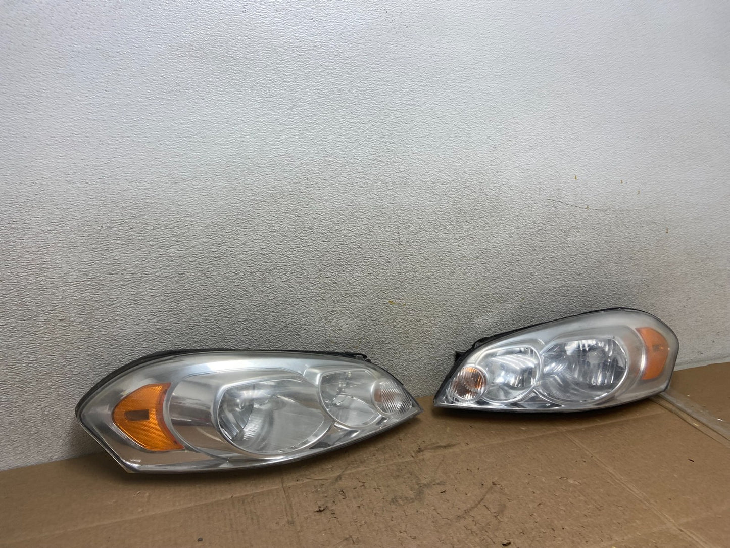 2006 - 2013 Chevrolet Impala Left+Right Set Headlights Halogen Y9115 DW2