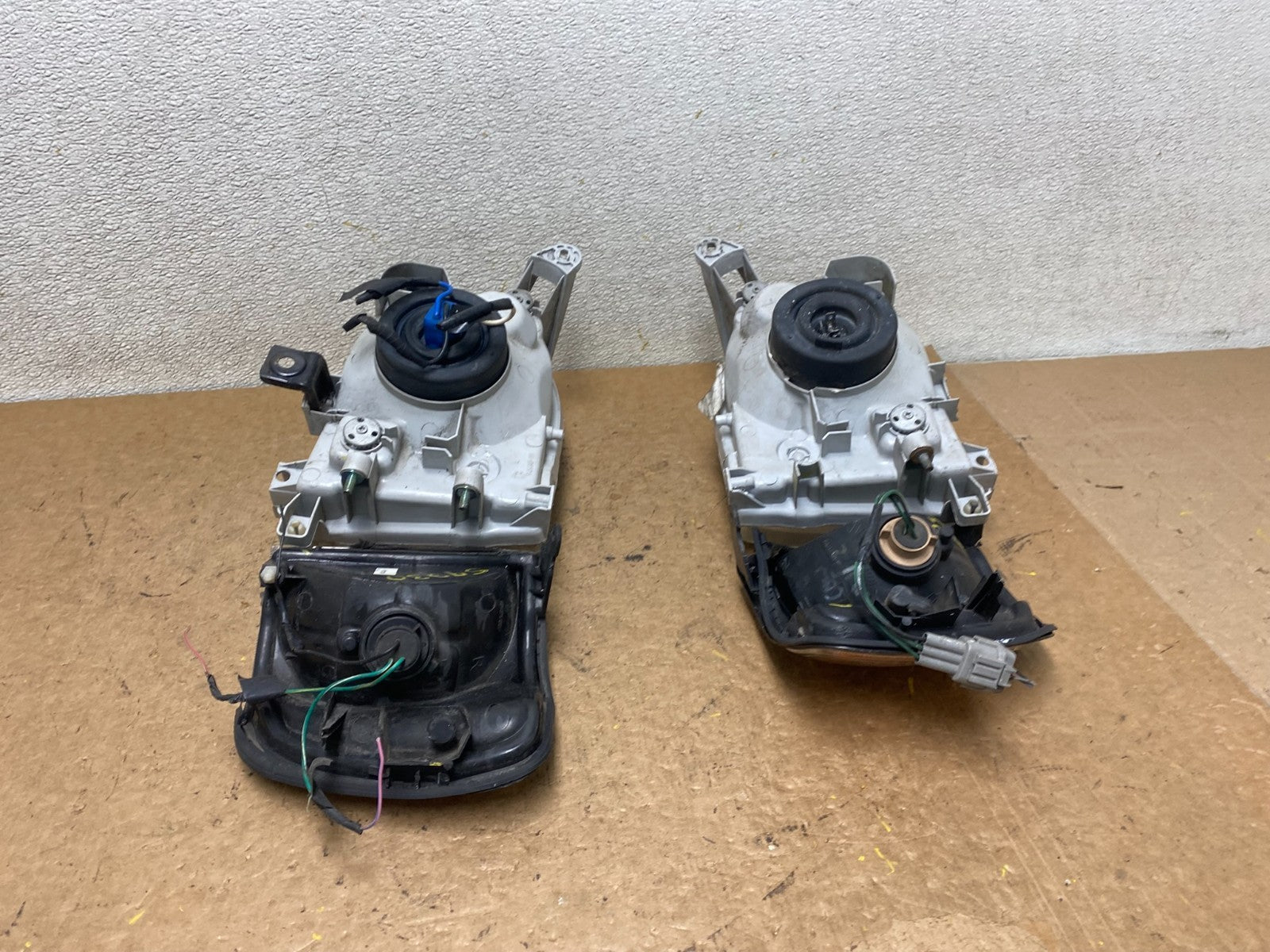 1999-2004 Nissan Pathfinder Left+Right Side Set Halogen Headlights Oem S9330 DW11