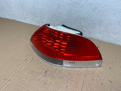 2002 to 2005 BMW 7-Series 745i 760i Right Passenger Tail Light Oem L4335 DW1