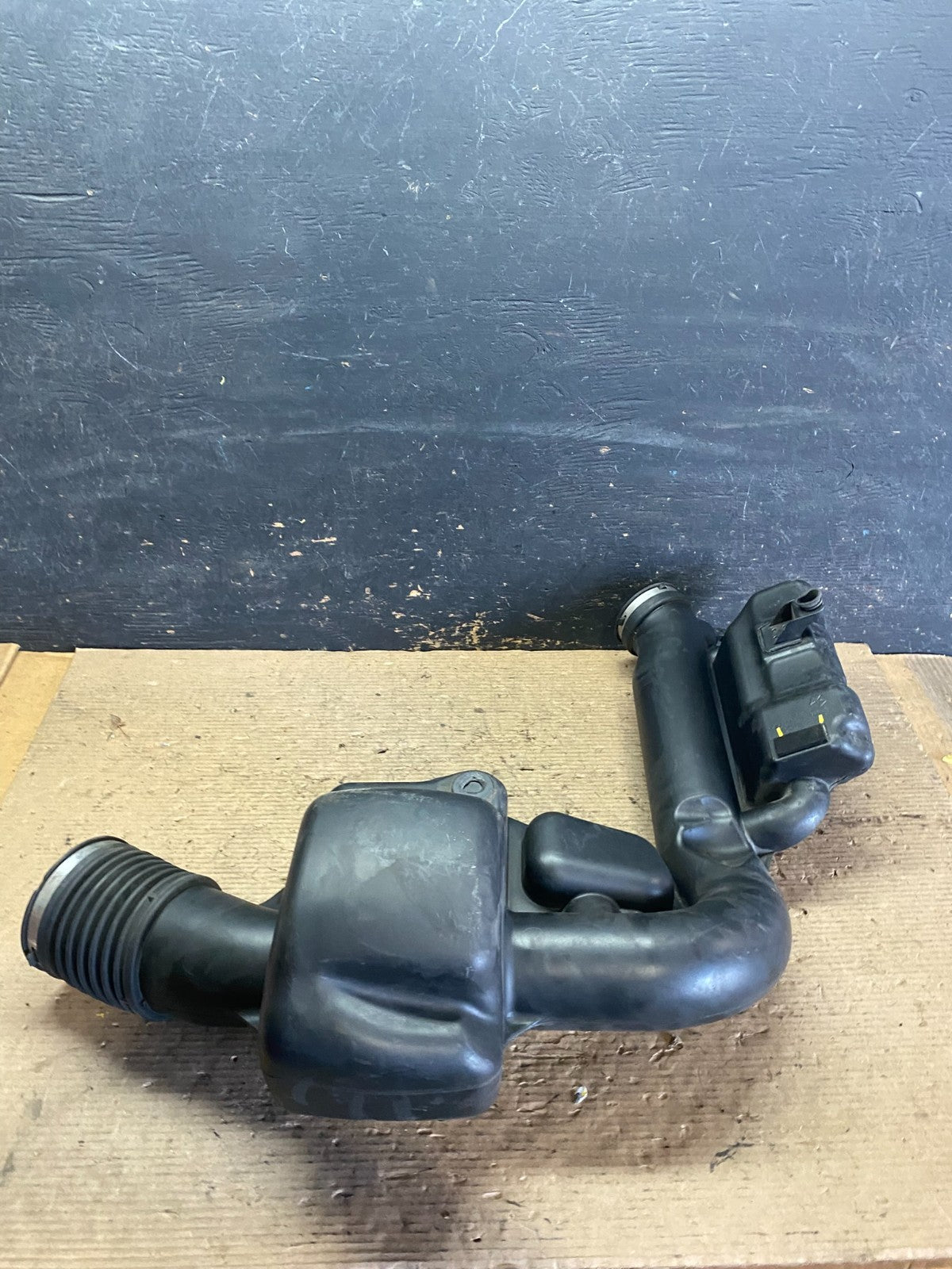 2011 - 2013 Dodge Durango 3.6L Resonator Air Intake Tube OEM  S3594 DG7
