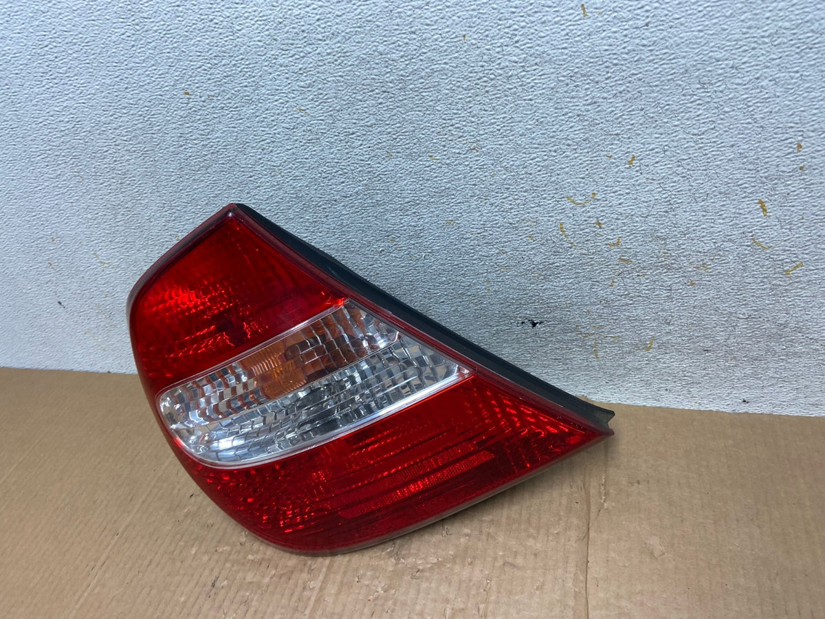 2002 2003 2004 Toyota Camry Left Driver LH Side Tail Light AI6534 LK1