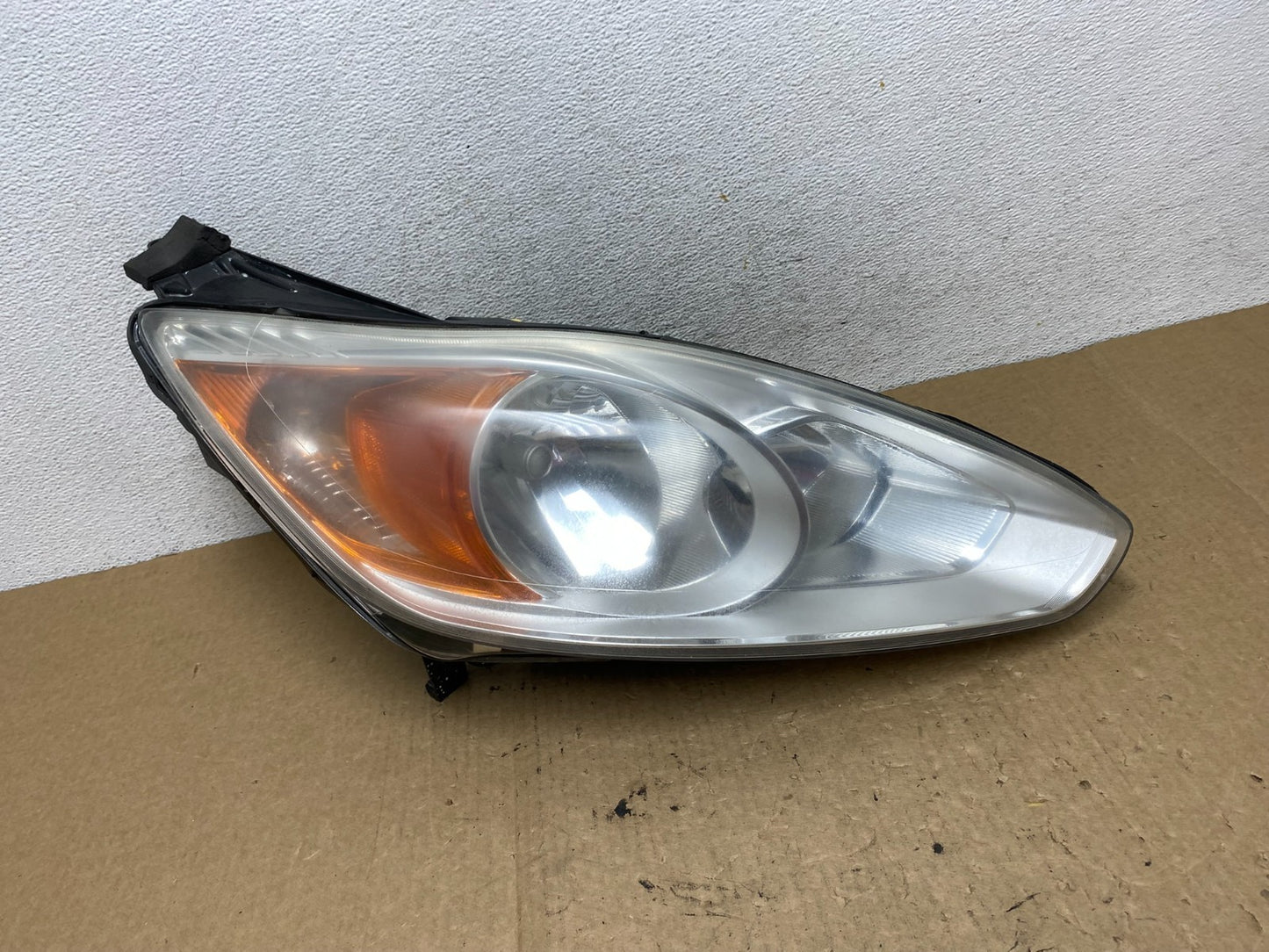 2013 to 2016 Ford C-MAX Right Passenger Side Headlight AF9769 DW0
