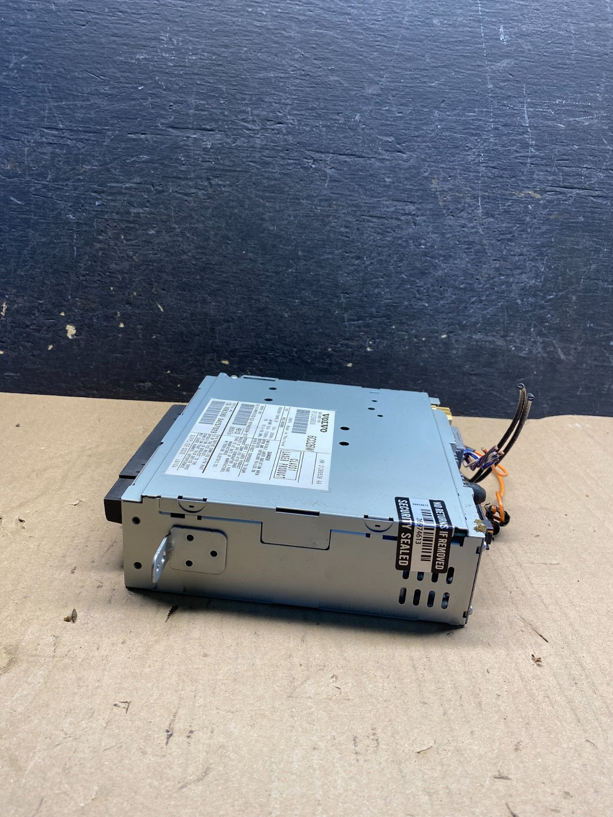 2007 to 2013 Volvo XC90 Radio AM FM Receiver MP3 CD Player AI7210 DW1
