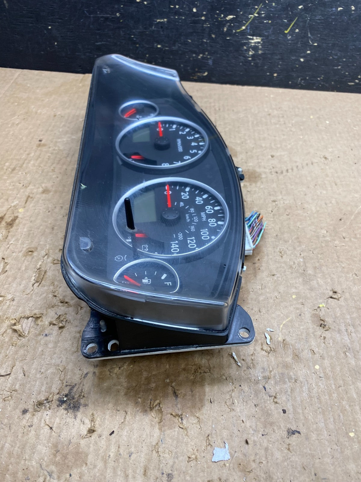 2005 Nissan Pathfinder Speedometer Cluster Gauge OEM  Z7106 DG2