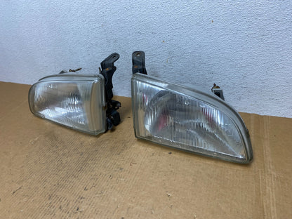 1998 to 2000 Toyota Sienna Left+Right Side Headlights AE0590 DW1