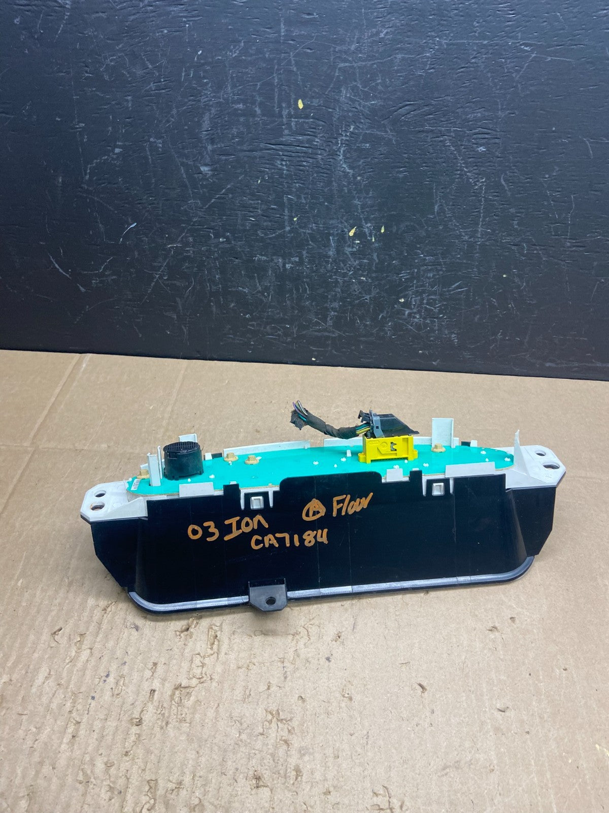 2003 - 2004 Saturn Ion Speedometer Cluster Gauge Oem AB9744 DG5