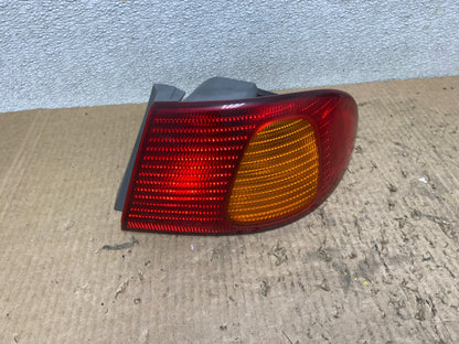 1998 1999 2000 Toyota Corolla Right Passenger Side Tail light OEM W7736 DW0