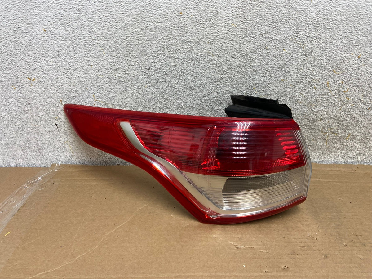2013 to 2016 Ford Escape Left Driver LH Side Tail Light AH8326 LK0