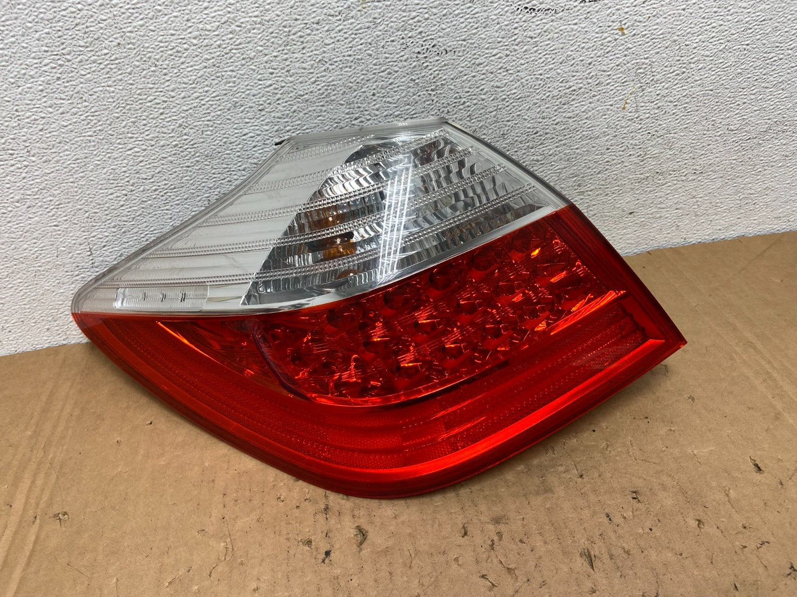 2009-2011 Hyundai Genesis Sedan Left Driver LH Tail Light AD3220 DW0