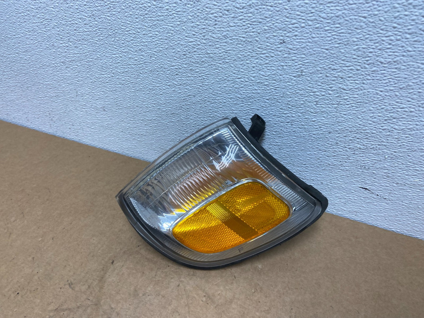 1996-1998 Toyota 4Runner Left Driver LH Front Corner Turn Signal Oem AC2976 DW1