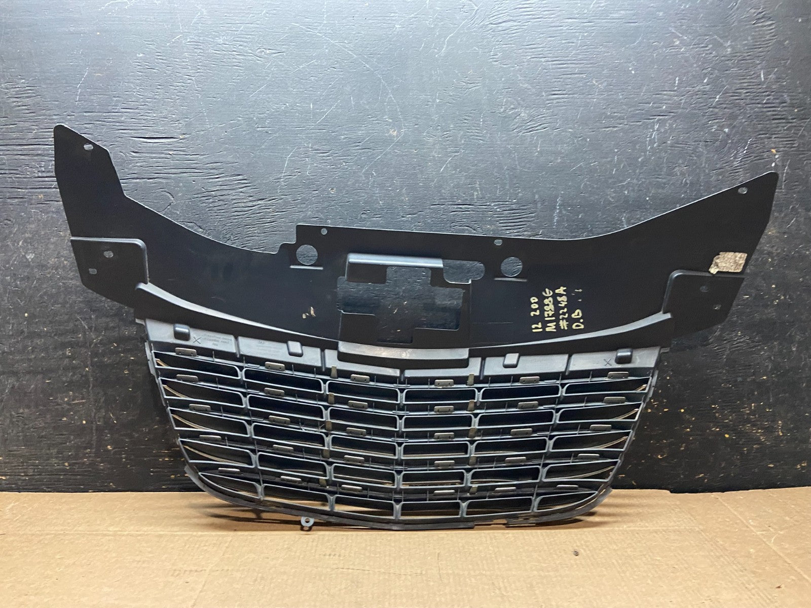 2011 to 2014 Chrysler 200 Front Upper Grill Grille OEM Y9421 DG3