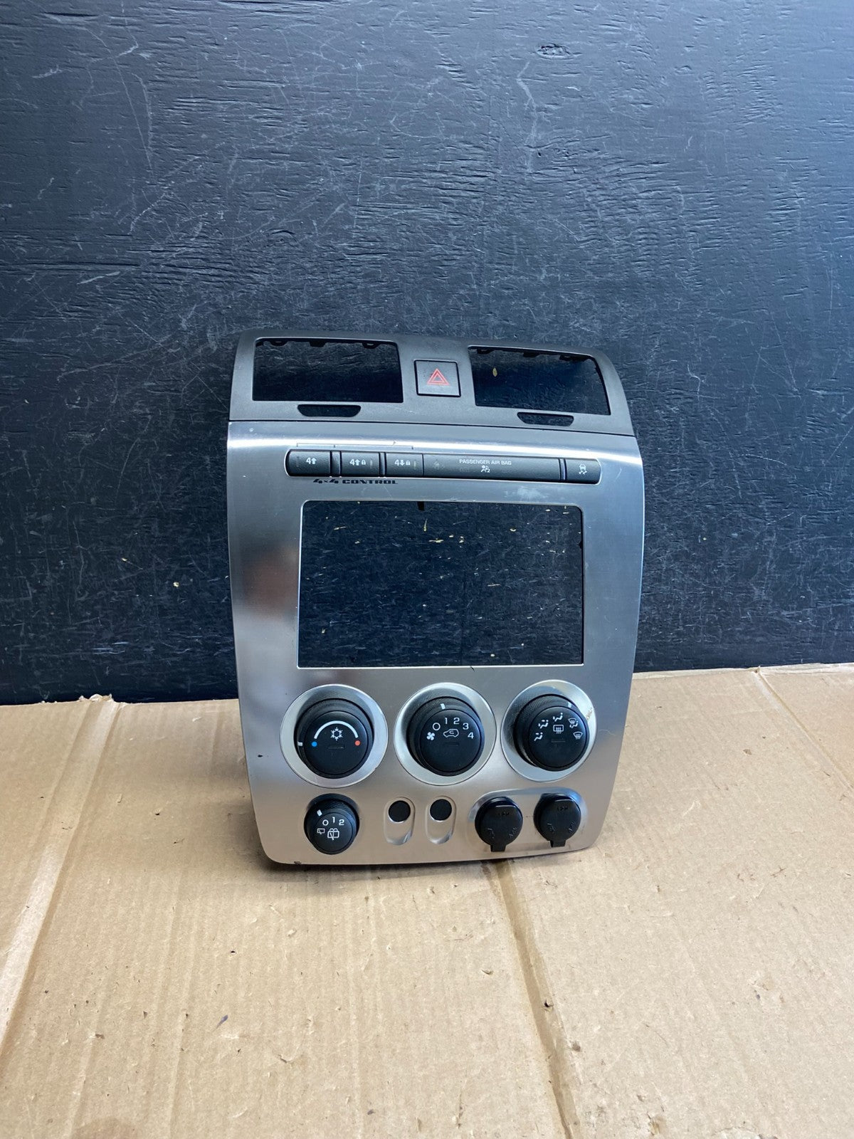 2006 to 2010 Hummer H3 Center Cosnole A/C Climate Control Radio Bezel AH5579 DW0