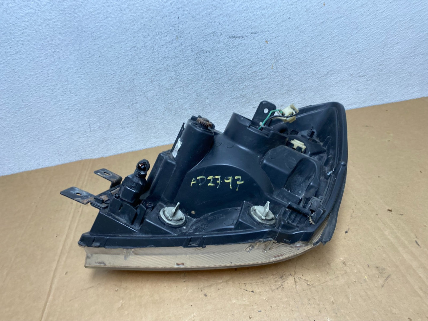 2005 to 2006 Kia Sportage Right Passenger RH Halogen Headlight AD2797 DW7