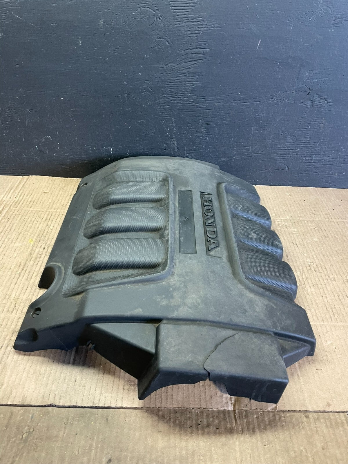 2005 to 2007 Honda Odyssey Black Engine Cover OEM 3.5L E3947 DG13