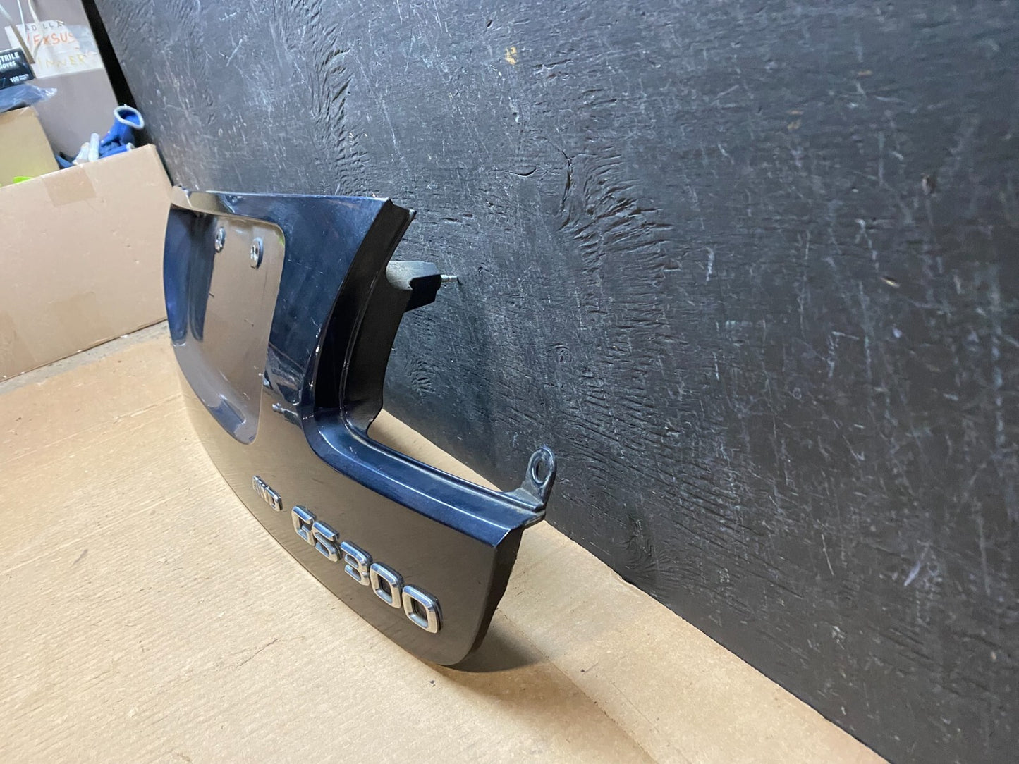 2007 to 2011 Lexus GS300 Trunk License Plate Trim Panel Cover 76801-30140 G31931