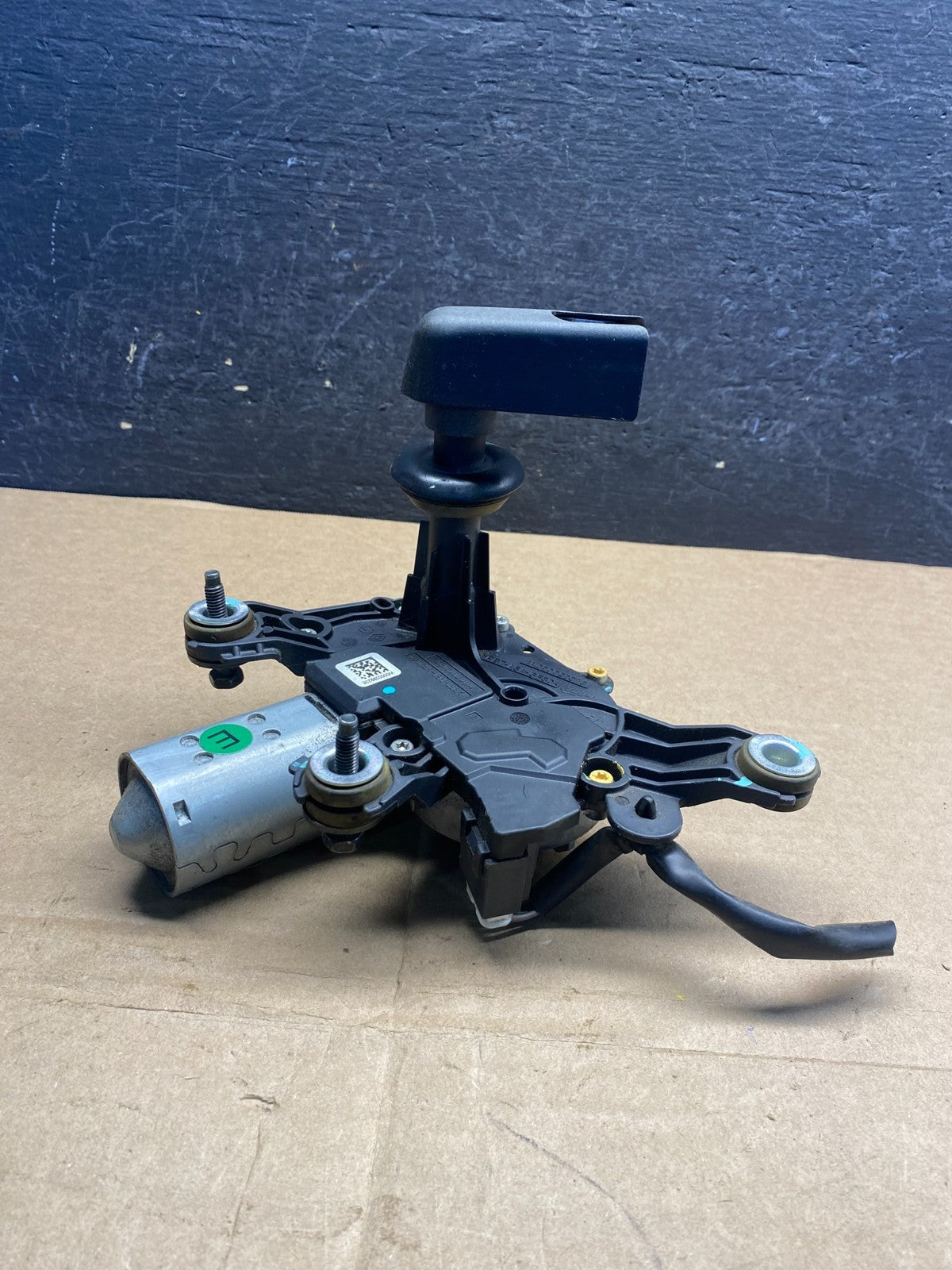 2017 to 2021 Nissan Rogue Rear Windshield Wiper Motor AE8235 DG1