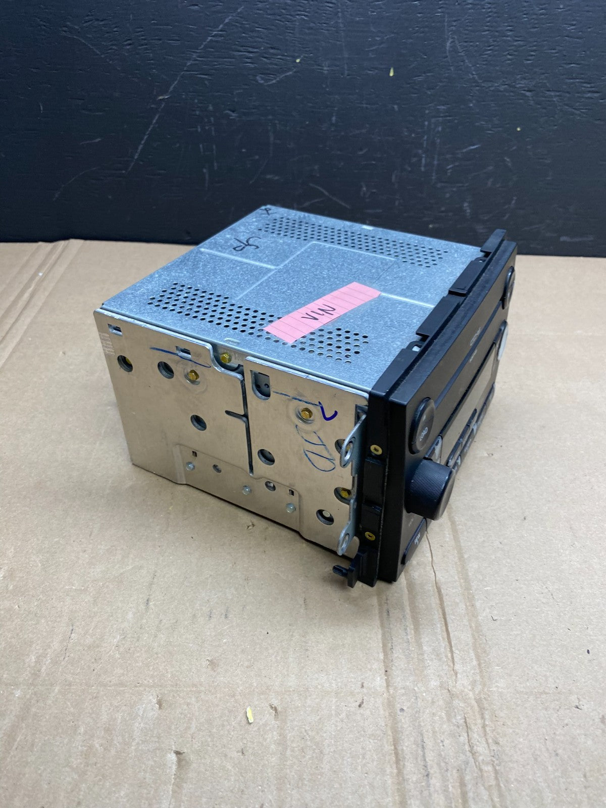 2005 to 2007 Ford Five Hundred Montego Radio CD Player OEM ab8735 DG2