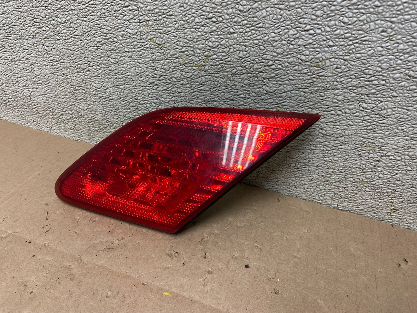 2003 to 2004 Toyota Avalon Right Passenger RH Inner Tail Light OEM AA0263 DW1