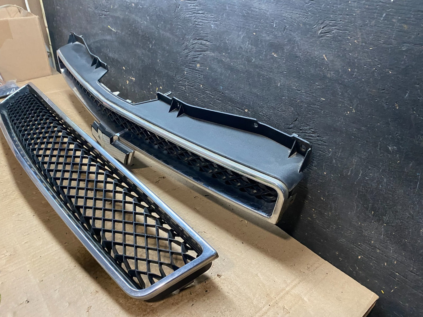 2007 to 2014 Chevrolet Tahoe Suburban Lower Upper Grill Grille Set Oem U0272 DG1