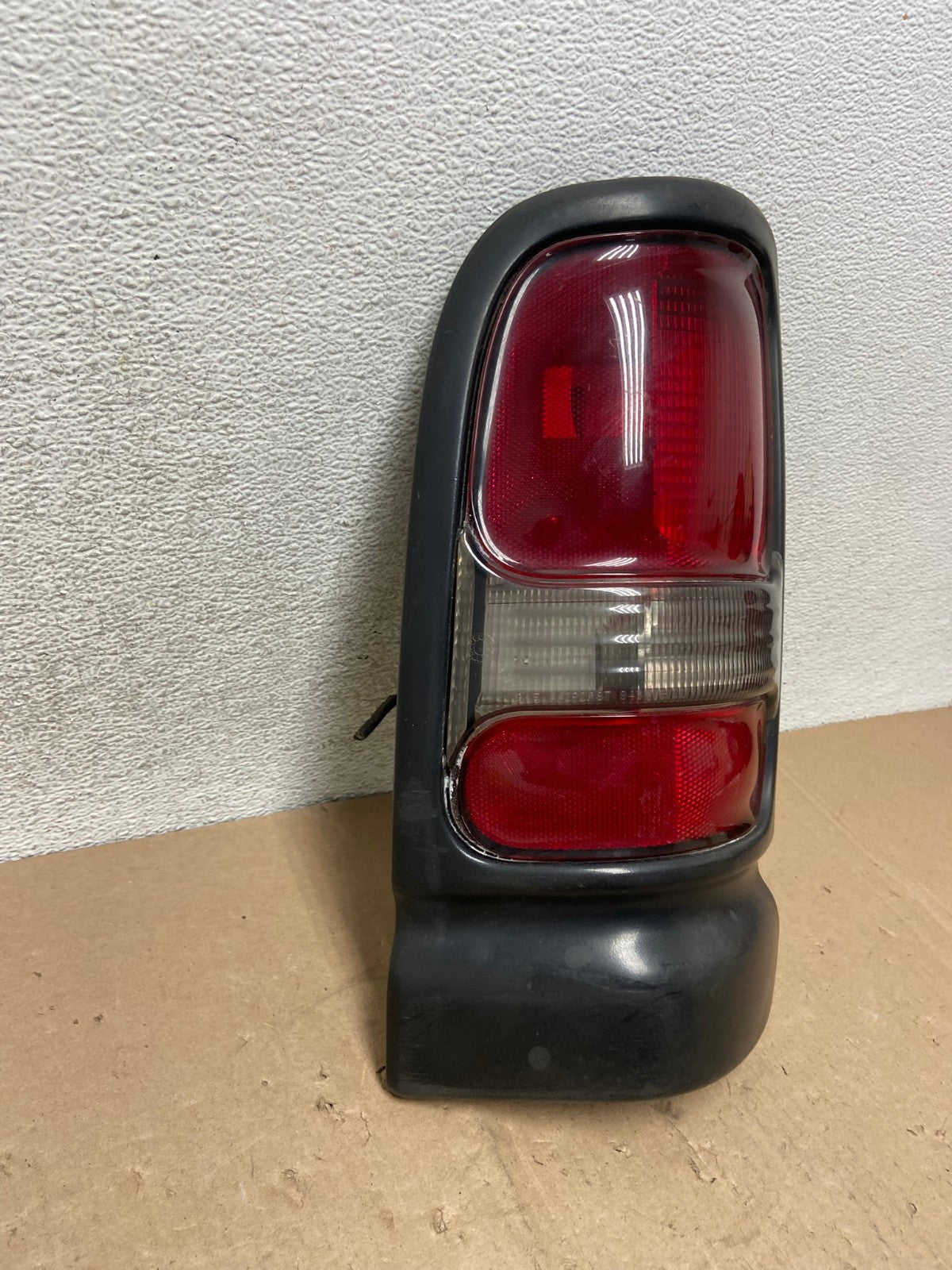 1994 to 2001 Dodge Ram 1500 Left Driver LH Tail Light AG5298 LK2