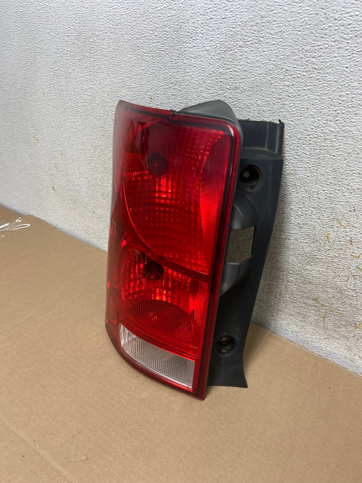 2007 to 2009 Suzuki XL-7 Vitara Left Driver LH Side Tail Light AH9310 LK1