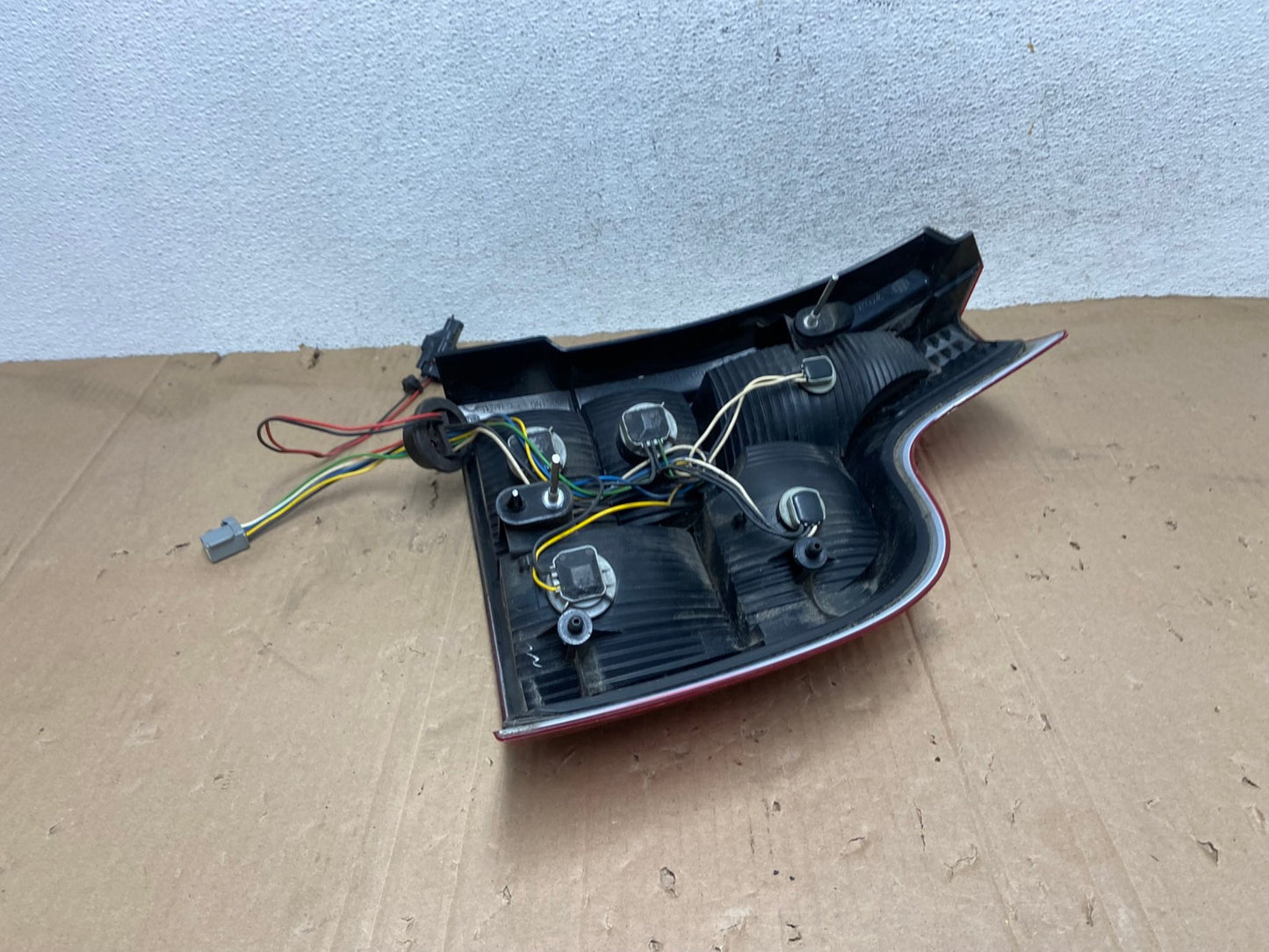 2007 to 2012 Volvo XC90 Left Driver Lh Side Lower Tail Light AE9200 LK4