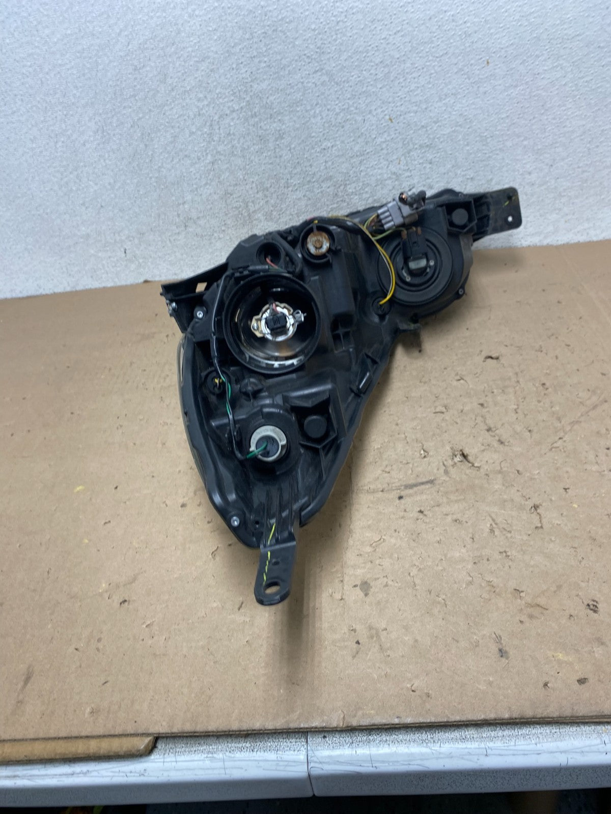2010-2012 Subaru Legacy Outback Right Passenger Headlight AG5651 DW6