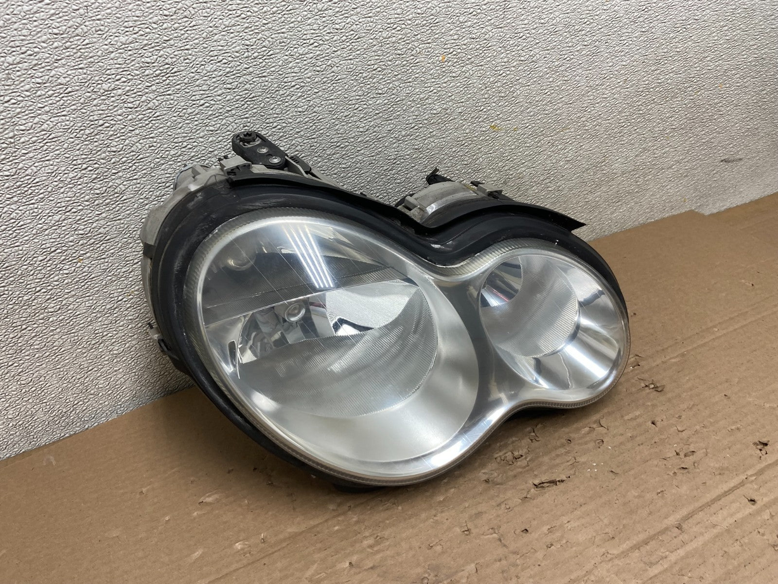 2005 to 2007 Mercedes-Benz C-Class Right Passenger Side Headlight AB1474 DW2