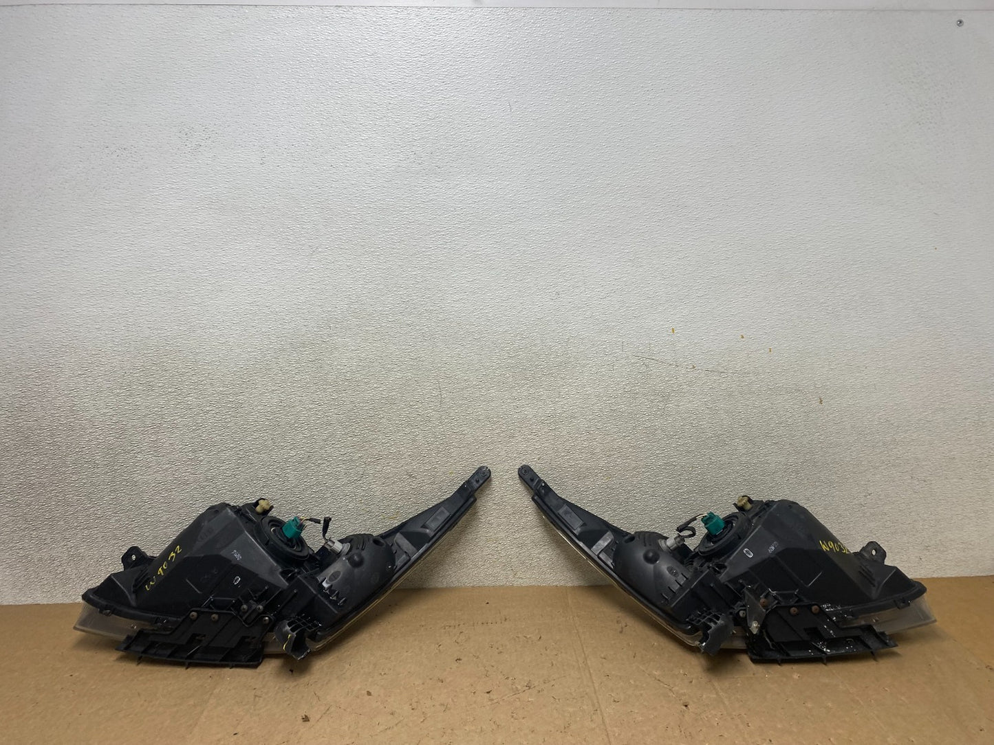 2011 to 2015 Chevrolet Cruze Halogen Left+Right Set Headlights W9032 DW13